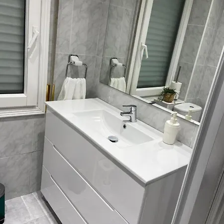 Apartment Piso Muy Centrico Rodeado De Zonas Verdes -ebi 01221-