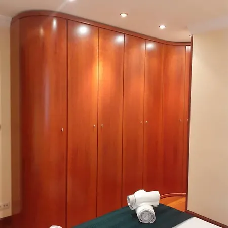 Apartamento Piso Muy Centrico Rodeado De Zonas Verdes -ebi 01221- *